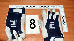 Seniorku prepadli v jej dome lupiči. Udreli ju, žiadali od nej peniaze a vyhrážali sa smrťou