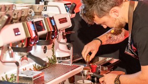 6 nápojov, 12 minút: najdynamickejšia kávová súťaž prichádza do Budapešti