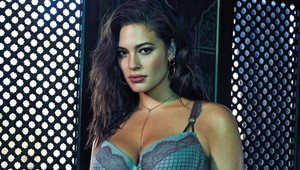 Nejznámější XL modelka se ukázala bez retuše: Na odiv vystavila celulitidu i strie!