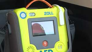 Dobrovoľníci zachraňujú životy: Vďaka AED prístrojom 3 ľudia denne prežijú kolaps