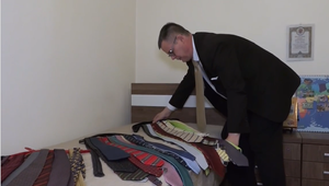 VIDEO: Zberateľovi kravát a podpisov prispeli do zbierky aj svetové mená