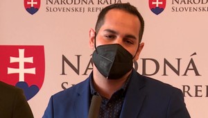 Bývalý poslanec Herák má na krku ďalšie obvinenie. Okrem zneužívania čelí aj ublíženiu na zdraví a znásilneniu