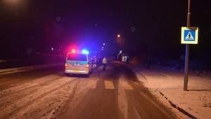 Vážna nehoda v Nitre. Vodič nákladiaku po náraze vliekol dievča niekoľko metrov