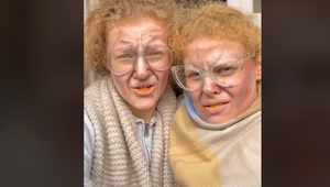 Keď sa matka s dcérou nalíčia, nespoznali by ste ich: Všetci muži sú z nich hotoví!