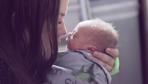 Matka nazvala novonarodenú dcérku škaredou: Dievčatko má už tri roky a takto sa zmenilo