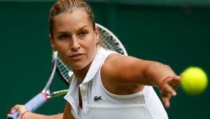 Cibulková ušla hrobárovi z lopaty, po obrate je v 3.kole!