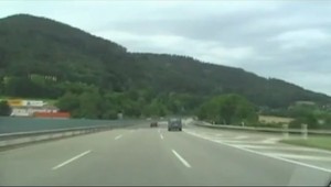 Jazdil ako blázon. Slovák nenašiel v cudzine správny smer...