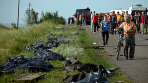 Telá obetí z lietadla smrti sú v chladiacich vagónoch, 102 stále nezvestných
