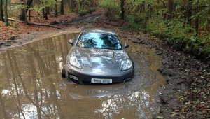 Wisdom skoro nestihol zápas. Takto zaparkoval miliónové porsche