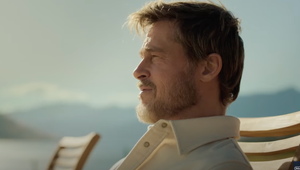 TAKTO ho svet ešte nevidel! Z najnovšieho imidžu Brada Pitta padajú všetci do kolien!