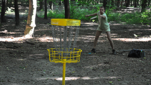 Poznáte Disc Golf? Boli sme si zahrať na 12 jamkovom ihrisku