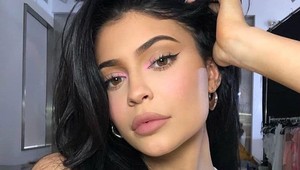 Toto že je Kylie Jenner?  Počas izolácie odhodila príčesky a vrátila sa k pôvodnej farbe