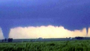 VIDEO: Lovci tornád nezaháľali, nakrútili dvojitý lievik