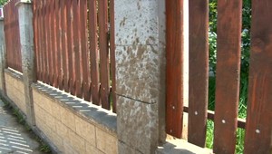 Malá nehoda a z dediny je doslova toaleta