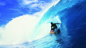 FOTO DŇA: Keď surferi chytajú vlny...