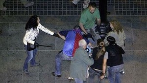 Polícia zatkla viac ako 40 oslavujúcich futbalových fanúšikov