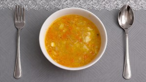 Zeleninová polievka s krupicovými haluškami