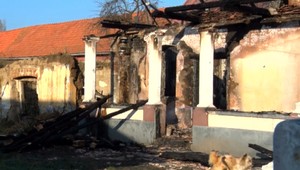 Pri nočnom požiari v Tlmačoch zomreli dvaja ľudia