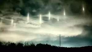 Invázia mimozemšťanov? 9 záhadných svetiel na japonskej oblohe