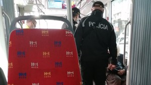 Agresívny útok v MHD: Muž si odmietol nasadiť respirátor, na upozornenie reagoval bitkou