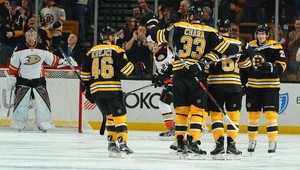 Chárov gól Bostonu nestačil, Luongo sa vyrovnal Espositovi