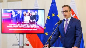 Vláda schválila zákon o príspevku na pomoc pri odkázanosti. Čo sa zmení?