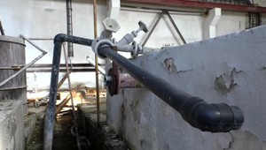 V obci na Spiši majú v starej fabrike gálony s kyselinou fluorovodíkovou