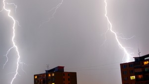 Zastihla vás búrka? Toto sú rady, čo (ne) robiť a ako podať prvú pomoc