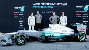 F1: Mercedes v Barcelone predstavil elegantný W03