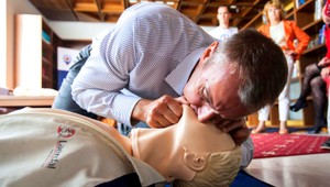 FOTOGALÉRIA. Poslanci dávali v parlamente prvú pomoc