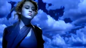 Skladbu Miley Cyrus vyradili z nominácií na Grammy