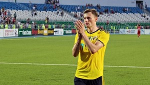 Neskutočný obranný zákrok. Do strely sa vrhal zvnútra brány