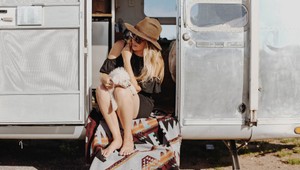 Kúpili si starý karavan: Dnes v ňom žijú