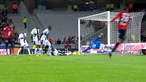 VIDEO. Obranca si ustlal na vlastnej päťke. A dal si nevídaný vlastenec