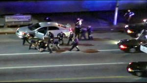 Akcia priamo na ceste. Policajti chytali únoscu dievčatka (4)