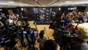 FOTOGALÉRIA: Atmosféra vo volebných centrálach Korčoka a Pellegriniho