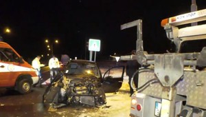 Vodička pravdepodobne nedala prednosť v jazde, po náraze do cisterny vyletela z auta