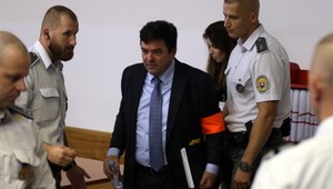 Žena prepašovala na hlavné pojednávanie s Kočnerom mobil, napriek prísnej kontrole