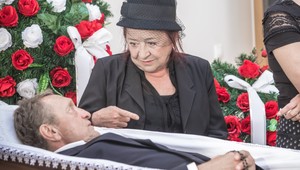 Prečo JOJka nakrútila čiernu komédiu Hrobári z prostredia pohrebníctva? TOTO je dôvod!