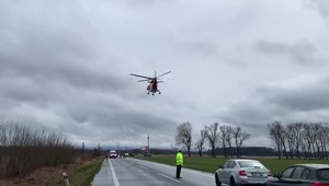 Reťazová nehoda pri Veľkých Levároch. Zasahovať musel vrtuľník