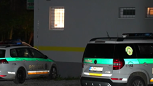 Policajti zakročili v bitke, ostali zranení a museli ísť na urgent