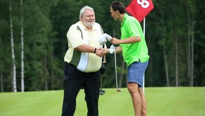 Šatan s Bondrom otvorili nové golfové ihrisko