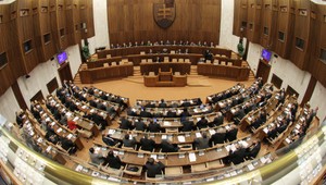 Vojna o druhý pilier. Kto kradne, kradol, bude kradnúť...