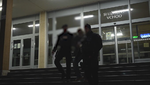 Telo Dušana ležalo v krvi, vedľa neho sekera. Podľa informácií TV JOJ sa mal k vražde priznať brat