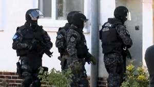 Razie na Slovensku. Osem ľudí skončilo v putách