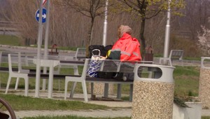 Miro odpadol vyčerpaný čakaním na odvoz do karanténneho centra. Na čerpacej stanici strávil 16 hodín