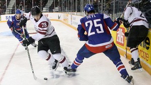 Hokejisti prehrali v Lotyšsku aj v sobotu, rozhodli až nájazdy