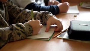 Vyhrážala sa smrťou a sebapoškodzovaním: Deviatačka šikanovala svoje spolužiačky