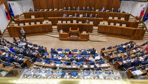 NR SR: Parlament začal búrlivú diskusiu, opozícii stratégia zatiaľ vychádza
