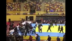 Počas detského turnaja v džude sa strhla hromadná bitka divákov